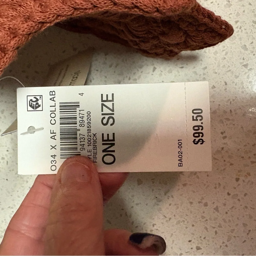 Chic Burgundy Crochet Clutch with Gold Handles - Picture 8 of 8